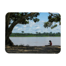 Little Girl på Amazonas River i Peru