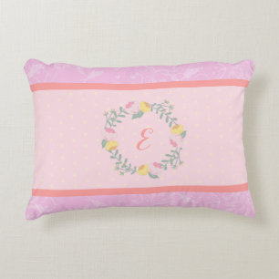 Little Girl Pastel Rosa Blommigt Monogram Prydnadskudde
