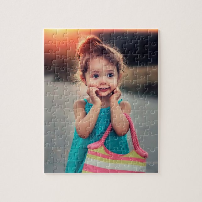 Little Girl with Stripe Handbag Pussel (Vertikal)
