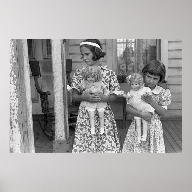 Little Girls with Dolls, 1930-talet Poster (Framsidan)