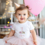 Little Hjort First Birthday Monogramme T Shirt<br><div class="desc">Småbarn skjorta eller baby karosseri för din första födelsedagsfest eller tårta i flicka. Den här söta designen har en söt rosa vattenfärg nummer ett omgiven av blommor från boho och en hjort från baby. Perfekt för en liten liten liten flicka första födelsedagsfest! Anpassa den med ditt barns namn eller annan...</div>