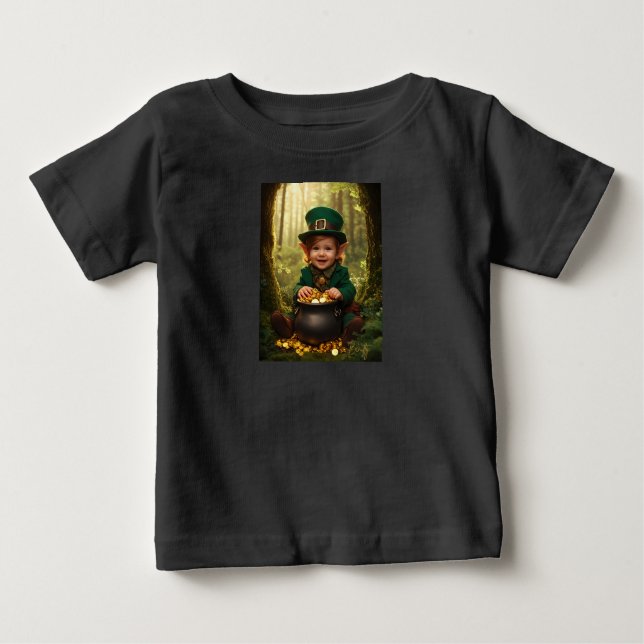 Little Irish Leprechaun & Guld Cauldron T Shirt (Framsida)