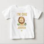Little Kung Lejona Krona 1:a födelsedag  T Shirt<br><div class="desc">Little Kung Lejonare Krona 1:a födelsedagen Baby T-Shirt Att ha en liten kung gör en tematisk födelsedagsfest? Det här är ett, lejont temat t-shirt har en söt vattenfärg lejon, lite gräs, guld krona och struktur. Den här pojkens första födelsedag är ett avtal för en pojkes kung eller lejona tema första...</div>