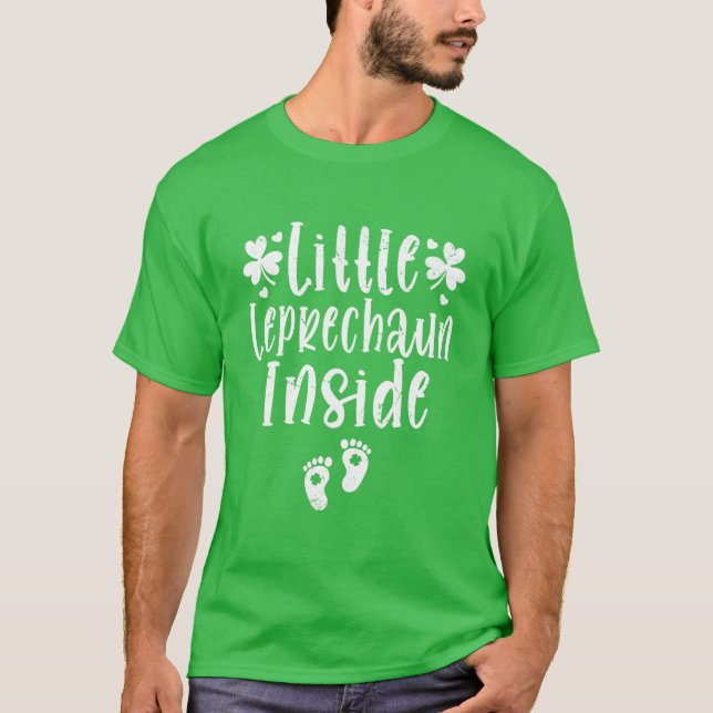 Little Leprechaun Inside Saint Patricks Day Pregna T Shirt (Framsida)