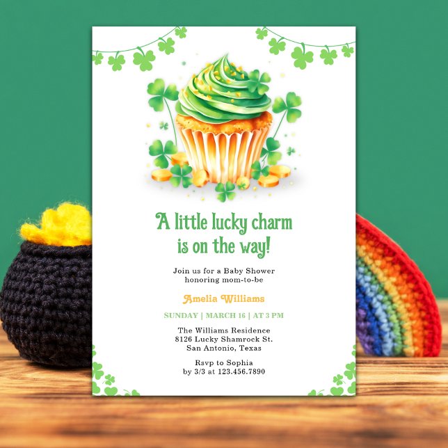 Little Lucky Charm Shamrock Cuppie Baby Shower Inbjudningar (St. Patrick's Day Baby Shower Invitation – Lucky Little Shamrock Theme for Mother-to-Be)