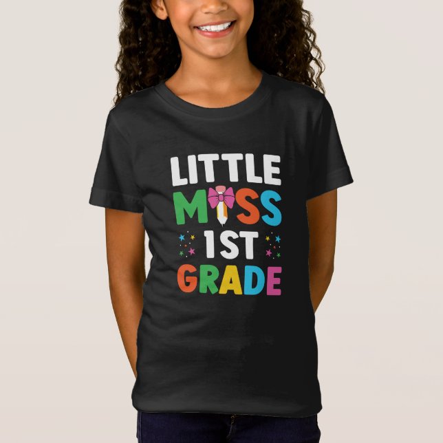 Little Miss 1st Klass Typography School T Shirt (Framsida)