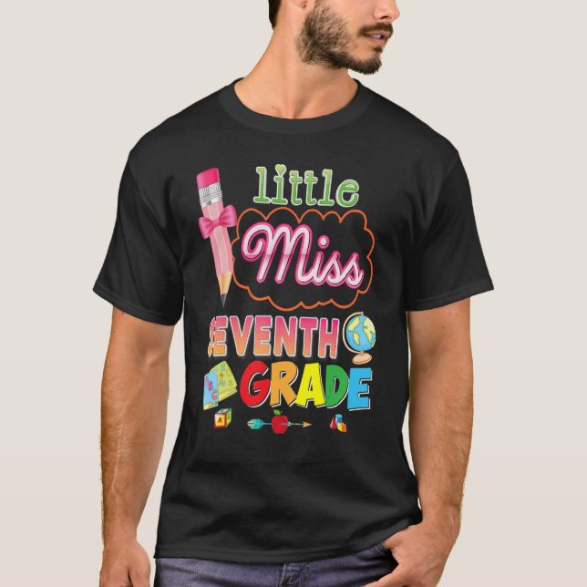 Little Miss 7:e Klass Pencil Bow Back to school Se T Shirt (Framsida)