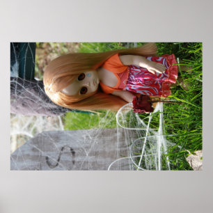 Little Miss No Namn-Haunting Poster