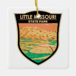 Little Missouri State Park North Dakota Vintage Julgransprydnad Keramik<br><div class="desc">Lilla Missouri State Park-illustration. Parken består av badlandsterrafik som endast är tillgänglig via spår.</div>