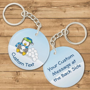 Little Penguin Sitta med Snöbollar Keychain