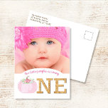 Little Pumpkin 1:a födelsedagsinbjudan till flicka Vykort<br><div class="desc">Den här roliga, boho, fallmatade första födelsedagsdesignen har en söt vattenfärgspumpad rosa fylld med blommor med utrymme för ett foto! Klicka på knappen Anpassa om du vill ha mer flexibilitet när du lägger till texten! Det finns variationer i denna utformning, ytterligare färg och samordnade produkter i vår butik, zazzle.com/doodlelulu*. Kontakta...</div>