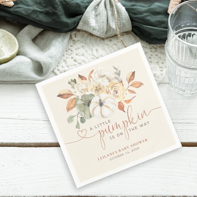 Little Pumpkin Fall Blommigt Baby Shower Pappersservett (Little pumpkin is on the way autumn themed baby shower napkin is perfect for created a fall feel.)