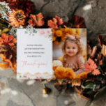 Little Pumpkin First Födelsedagsfest - tackkort Inbjudningar<br><div class="desc">Hämta minnet av din lilla speciella dag med vår **Little Pumpkin First Födelsedagsfest Photo Tackto You Cards**. De här korten är vackert designade med ett fallpumpat tema och ger ett utrymme för att inkludera ett foto från födelsedagskalfirandet, vilket ger gästerna en personlig beröring som de kommer att uppskatta. Tack vare...</div>