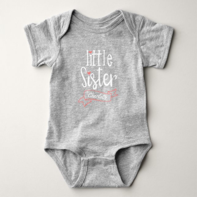Little Sister Baby annoncement Namn & Monogram T Shirt (Framsida)