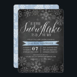 Little Snowflake Blue Chalkboard Baby Shower Inbjudningar<br><div class="desc">Brr! Frostiskt chic-inbjudningar till vinterbabyduschar har en vit snöflinga gräns på en rustisk kritbakgrund med ljusblå vattenfärgshastighet. "En liten snöflake är på väg" visas överst i chicens vita kalligrafskript. Anpassa med duschdetaljer om pojke under med hjälp av mallen fält. Kort bakåt till mönster i vitt snöflingor på en blek med...</div>