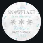 Little Snowflake Boys Winter Baby Shower Runt Klistermärke<br><div class="desc">Fira i stil med trendigets babybollar. Utformningen är enkel att anpassa med din egen formulering och din familj och dina vänner blir glada när de ser dessa fantastiska klistermärken.</div>