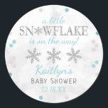Little Snowflake Boys Winter Baby Shower Runt Klistermärke<br><div class="desc">Fira i stil med trendigets babybollar. Utformningen är enkel att anpassa med din egen formulering och din familj och dina vänner blir glada när de ser dessa fantastiska klistermärken.</div>