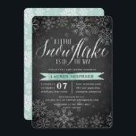 Little Snowflake Mint Chalkboard Baby Shower Inbjudningar<br><div class="desc">Brr! Frostiskt chic bjuder in könsneutrala vinterbabyduschar med en vit snöflinga gräns på en rustisk kritbakgrund med vattenfärgshalter i grönt. "En liten snöflake är på väg" visas överst i chicens vita kalligrafskript. Anpassa med information om babyduschen nedanför med hjälp av mallen fält. Kort som går tillbaka till en mönster av...</div>
