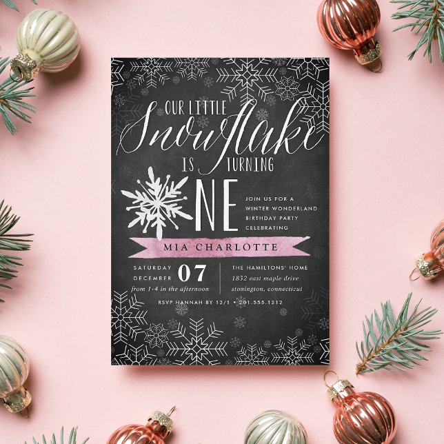 Little Snowflake Rosa Chalkboard Första födelsedag Inbjudningar (Skapare uppladdad)