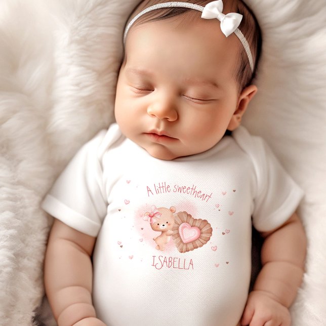 Little Swehoney Rosa Baby Bear Namn Girl T Shirt (Little Sweetheart Pink Baby Bear Girl Baby Bodysuit)
