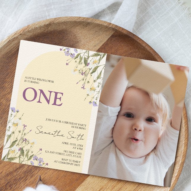 Little Wildblomma Aesthetic 1st Birthday Photo Inbjudningar (Photo Little Wildflower 1st birthday invitation)
