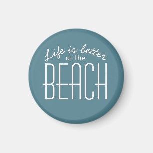 Liv är bättre vid stranden Citat Typografi Magnet