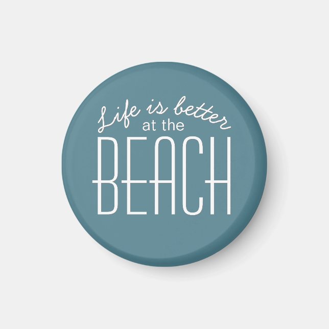 Liv är bättre vid stranden Citat Typografi Magnet (Framsidan)