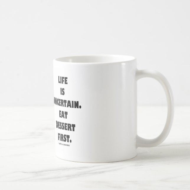 Liv är osäkert.  Äta efterrätten första. (Humor) Kaffemugg (Höger)