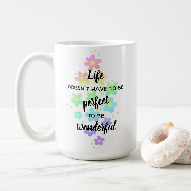Liv behöver inte vara perfekt regnbågs kaffemugg (Med munk)