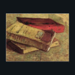 Liv med tre Bokar av Vincent van Gogh Vykort<br><div class="desc">Fortfarande är livet med Tre Bokar av Vincent van Gogh en vintage bra konst post impressionism fortfarande livtavla med 3 bokar. Underbar för studenter, lärare, bibliotekarier och Back to school! Om konstnären: Vincent Willem van Gogh var en målare från Post impressionist, vars verk var mest framträdande för dess skönhet, känslomässiga...</div>