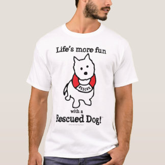 Liv som är mer rolig med en räddad hund! t-shirt