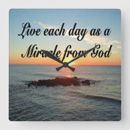 LIV VARJE DAG SOM EN MIRACLE FRÅN GOD FYRKANTIG KLOCKA