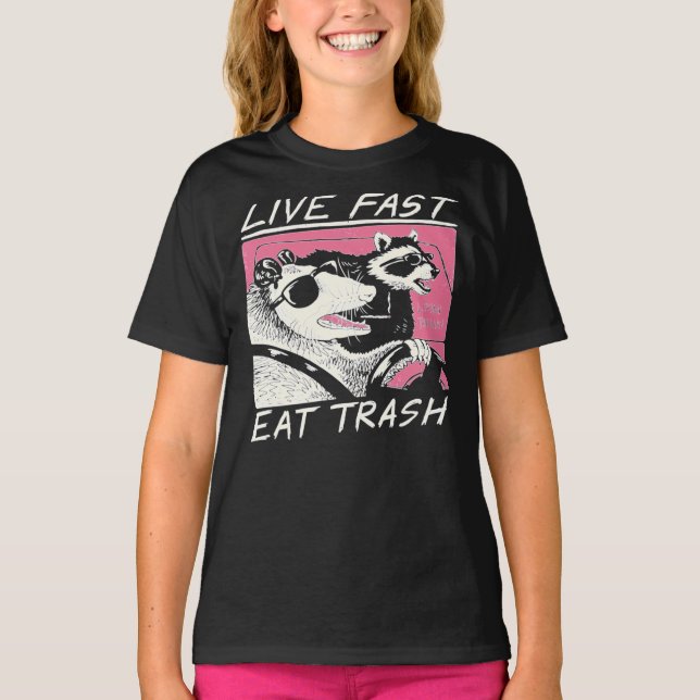 Live Fast! Eat Trash! Essential T-Shirt (Framsida)