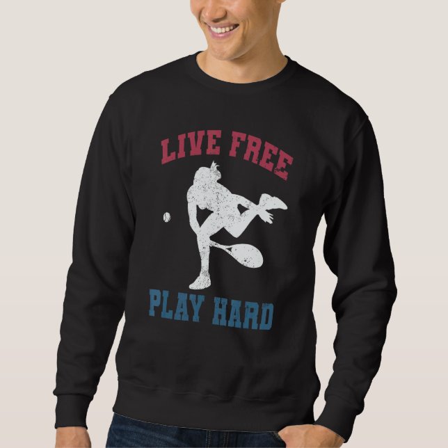 LIVE FREE PLAY HARD Female Tennis Player  Quote Gr Lång Ärmad Tröja (Framsida)