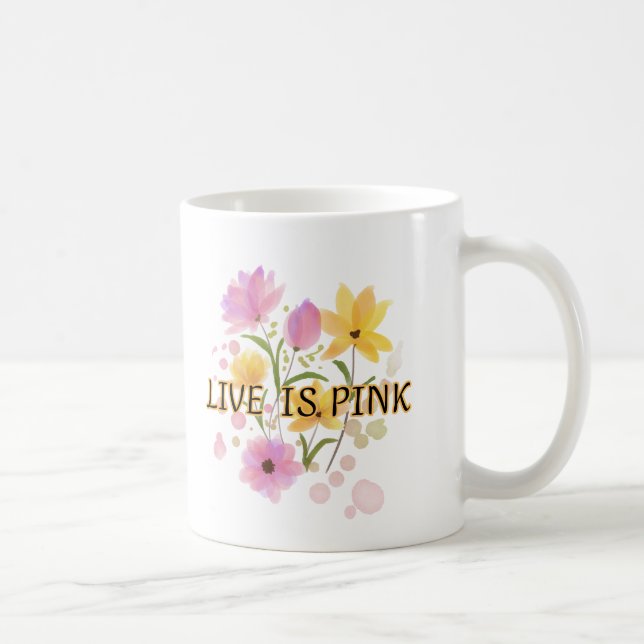 "LIVE IS PINK" är skrivet i en mörk Kaffemugg (Höger)