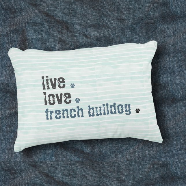 Live Kärlek Fransk Bulldog Frenchie Prydnadskudde (French Bulldog lovers, this throw pillow is perfect to show off your favorite pup!)