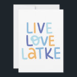 Live Kärlek Latke Hanukkah Design Kort<br><div class="desc">Gratulera till glädjen i Hanukkah med den här färgstarka designen "Live Kärlek Latke". Den här grafiken har ljusa färger och lekfull typografi och är perfekt för en mängd olika produkter,  från hemdekantering till gåvor. Med den här roligten och den festliga designen tillför du lite helgdag och smak.</div>