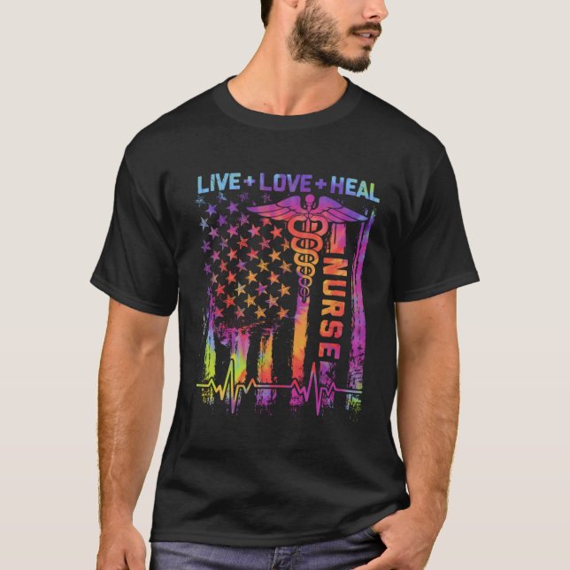 Live Love Heal American US Flag Heartbeat Nurse Da T Shirt (Framsida)