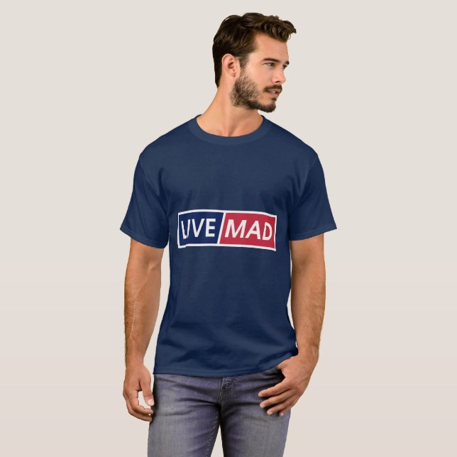 LIVE MAD – Djärv Minimal Modern Typsnittsstil B T Shirt (Hel framsida)