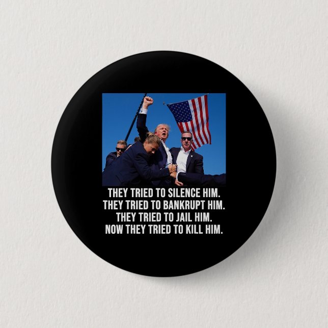 Lives Donald Trump Mugg Shot - aldrig överlämnande Knapp (Framsida)