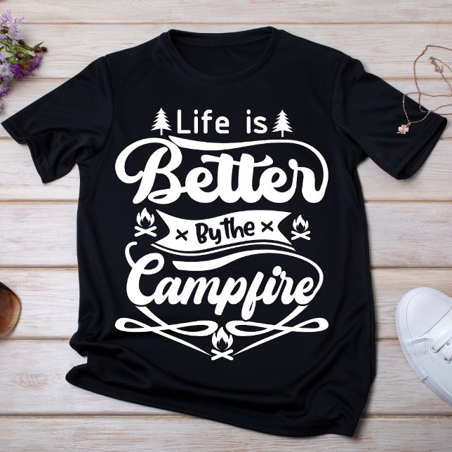 Livet är bättre av Campfire T Shirt (Skapare uppladdad)
