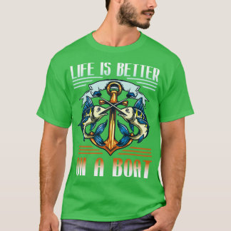 Livet är bättre för en fiskare som fiskar bekvämt  t shirt