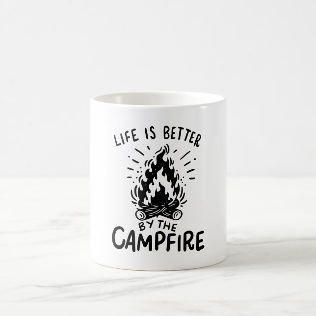 Livet är bättre i campingelden kaffemugg (Center)