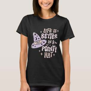 Livet är Bättre i en Spetsig Hatt Svart Halloween T Shirt