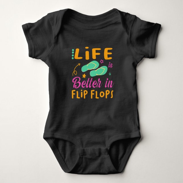 Livet är bättre i Flinflip flops Roligt Sommarappa T Shirt (Framsida)