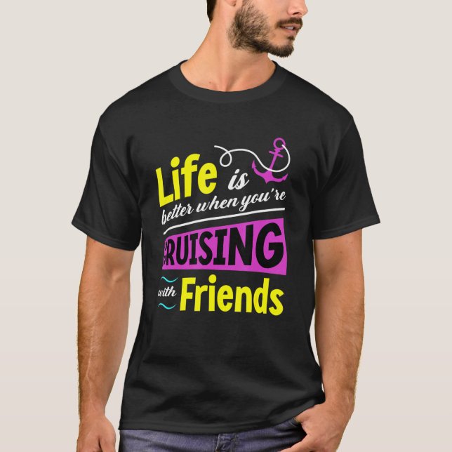 Livet är bättre marscherat med Friends Group Cruis T Shirt (Framsida)