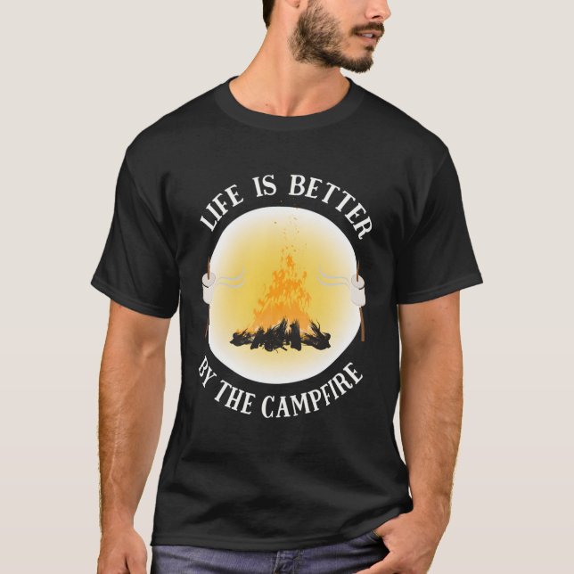 Livet är bättre med Campfire-programmet T Shirt (Framsida)
