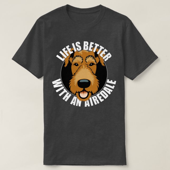 Livet är bättre med en airedale Terrier Hund älska T Shirt (Design framsida)