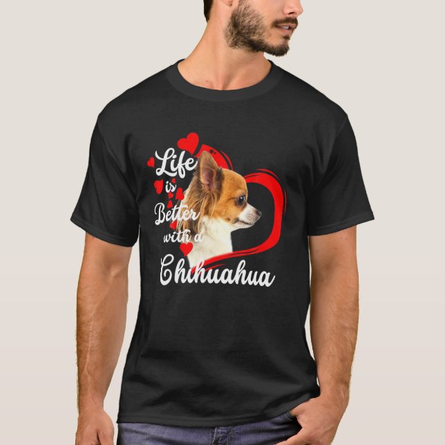 Livet är bättre med en Chihuahua-Hundälskare. T Shirt (Framsida)