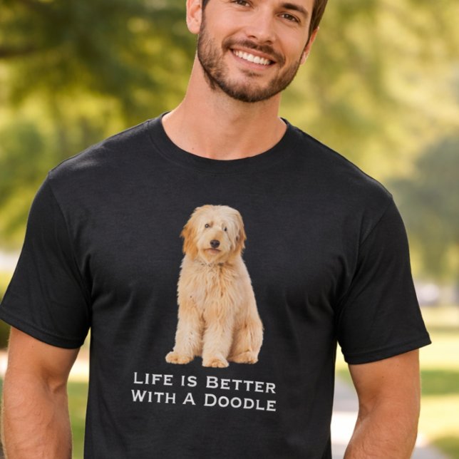 Livet är bättre med en Doodle T Shirt (Life is Better with a Doodle T-Shirt. A fun gift idea for goldendoodle lovers)